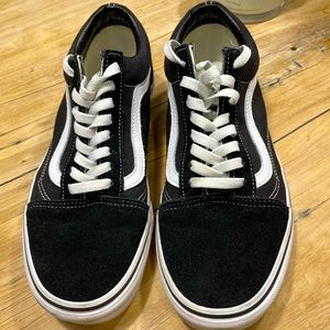 selling vans shoes, black and white lace up vans. Hardly worn mens size 9.5